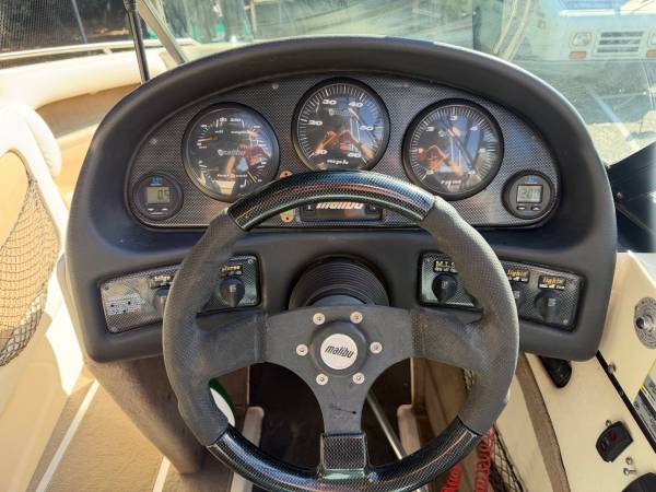 1999 Malibu, Import USA — Foto 10 z 12