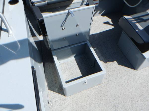 Tracker, Import USA — Foto 11 z 12