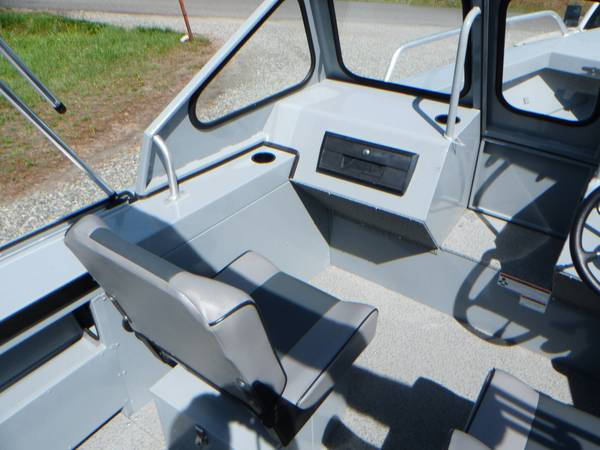 Tracker, Import USA — Foto 6 z 12