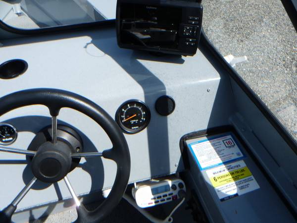 Tracker, Import USA — Foto 7 z 12