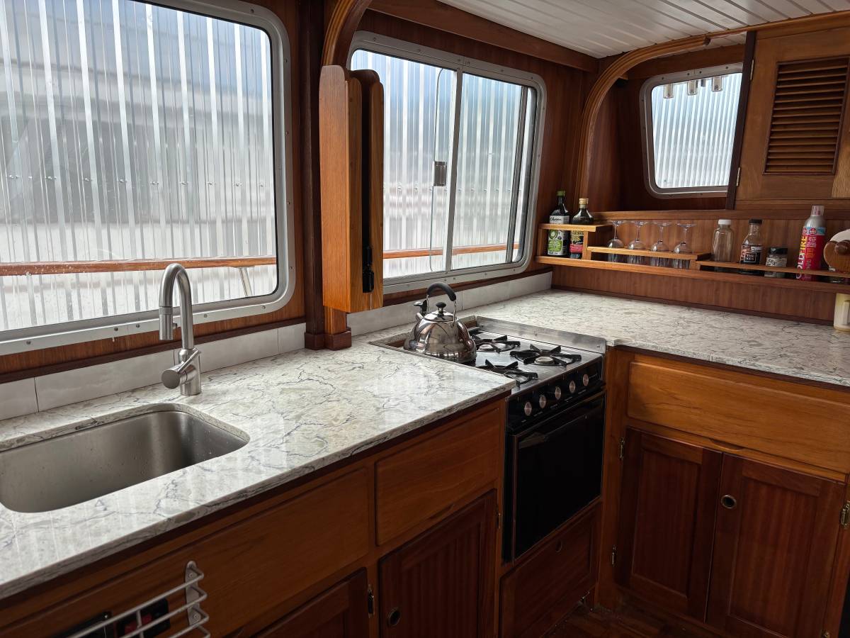 40’Tri Cabin Trawler, Import USA — Foto 11 z 12