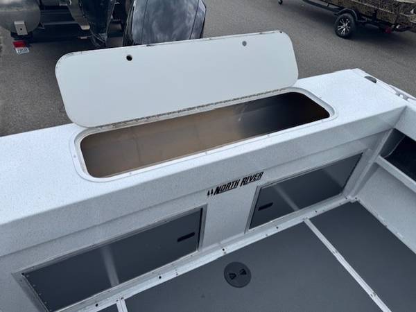 Lowe, Import USA — Foto 8 z 12