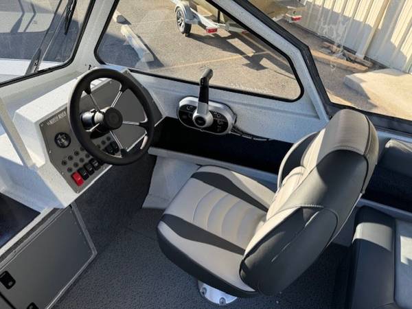 Lowe, Import USA — Foto 10 z 12
