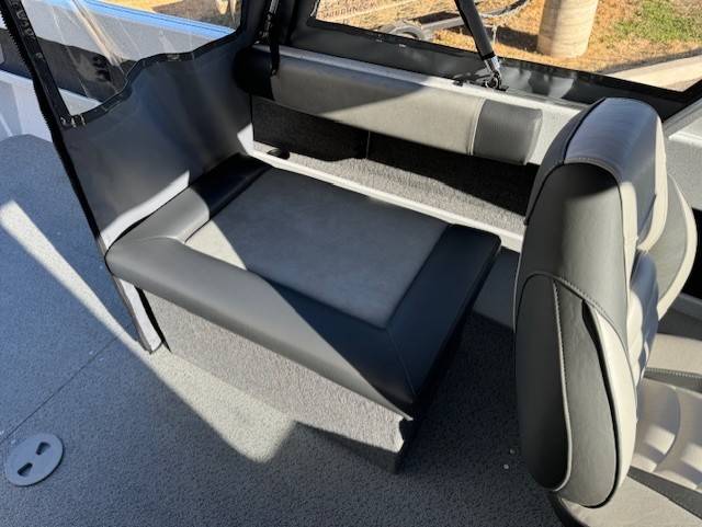 Lowe, Import USA — Foto 12 z 12