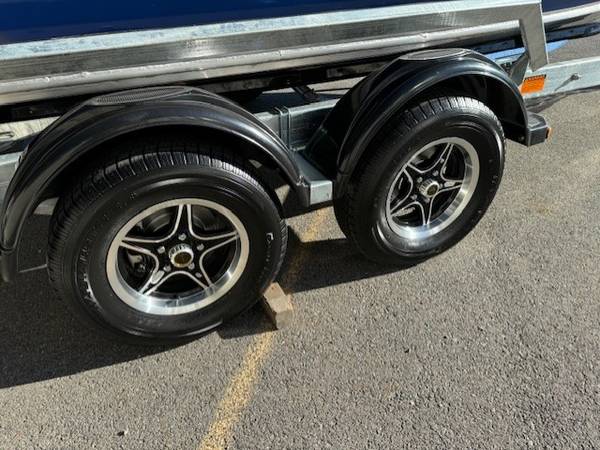 Lowe, Import USA — Foto 6 z 12