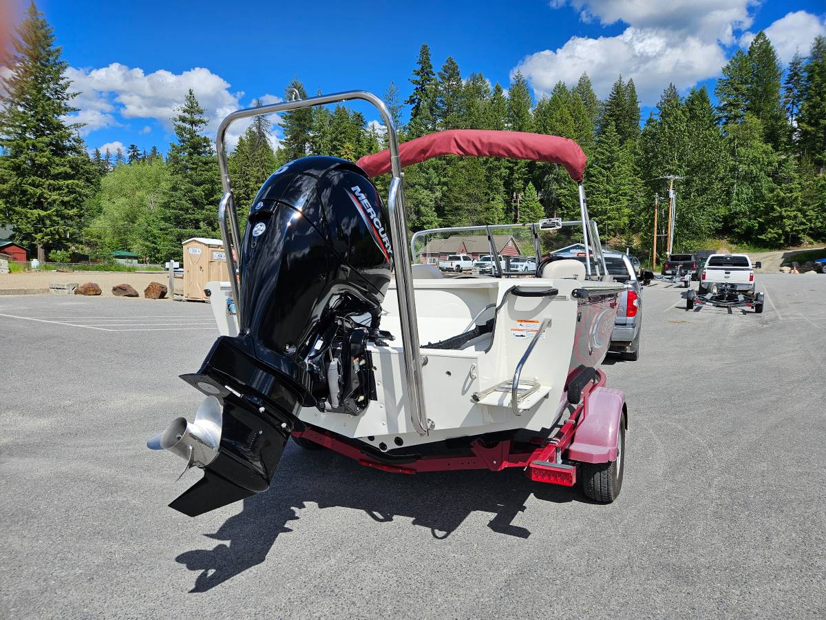 2011 Crestliner, Import USA — Foto 2 z 7