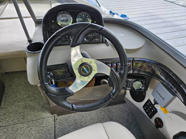 2011 Crestliner, Import USA — Foto 7 z 7