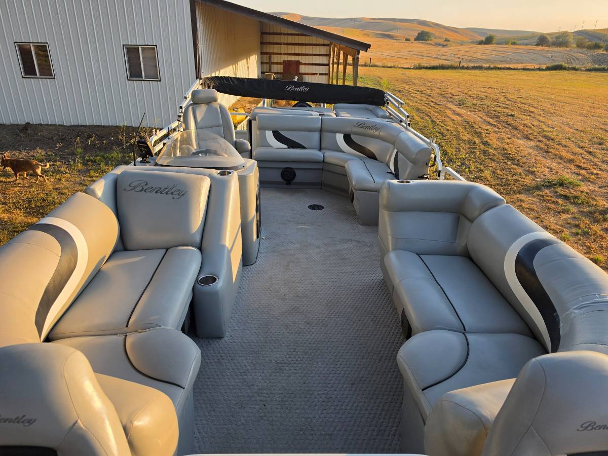 2013 Bentley Encore 220 Cruise, Import USA — Foto 3 z 12