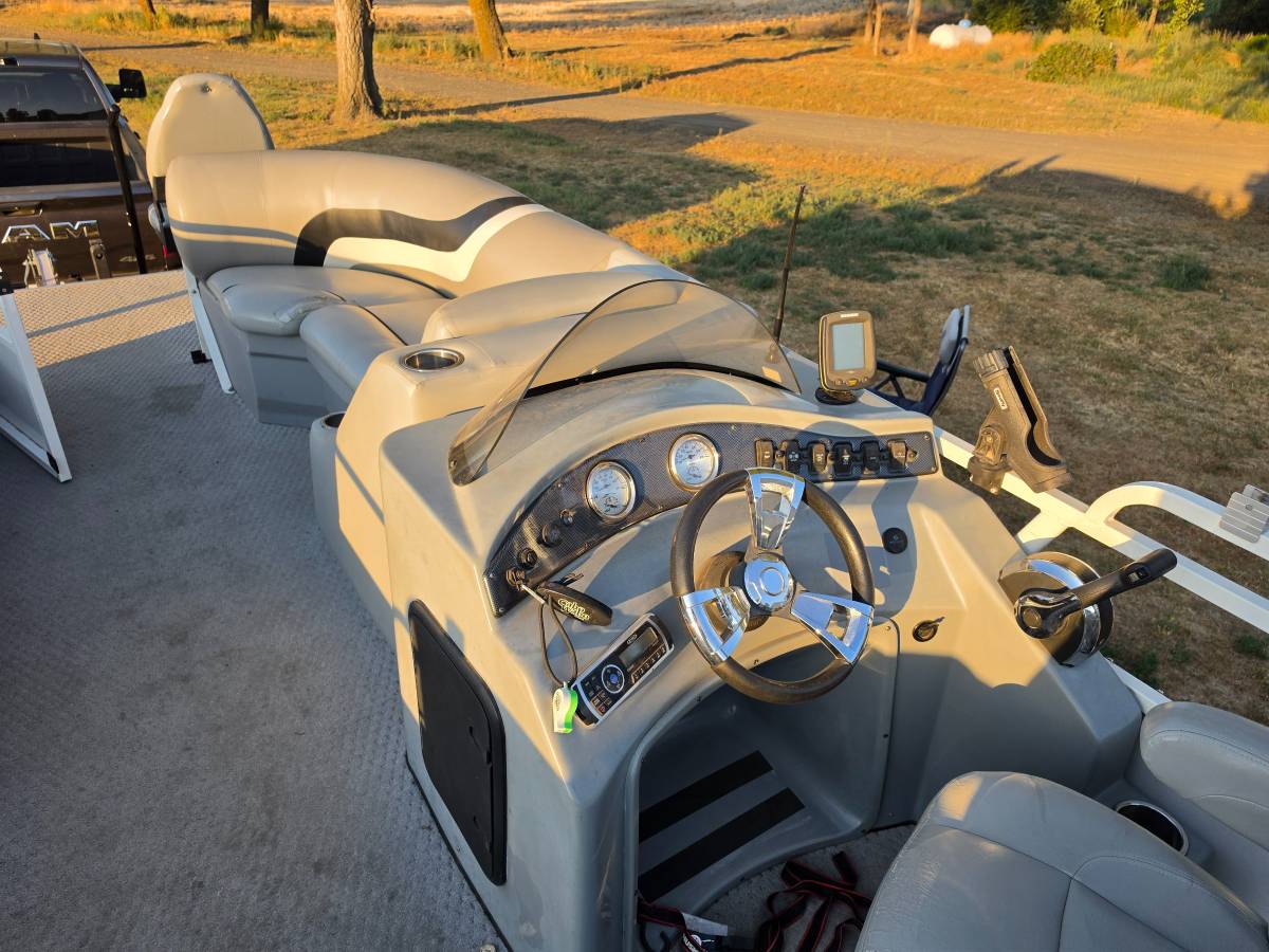 2013 Bentley Encore 220 Cruise, Import USA — Foto 6 z 12