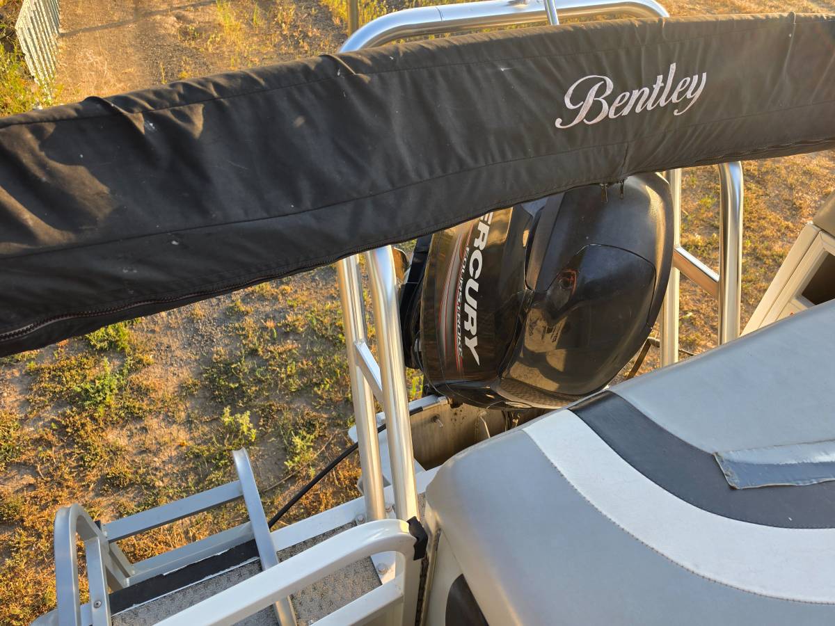 2013 Bentley Encore 220 Cruise, Import USA — Foto 8 z 12