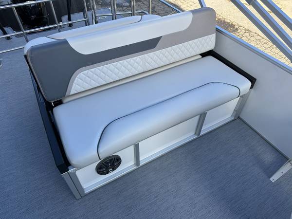 2026, Import USA — Foto 9 z 12