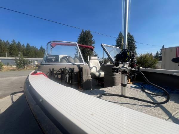 2005 Crestliner, Import USA — Foto 4 z 8