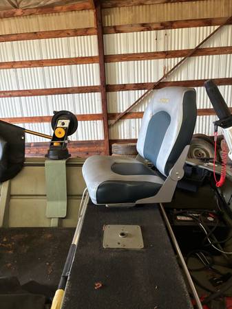 Lowe, Import USA — Foto 8 z 12