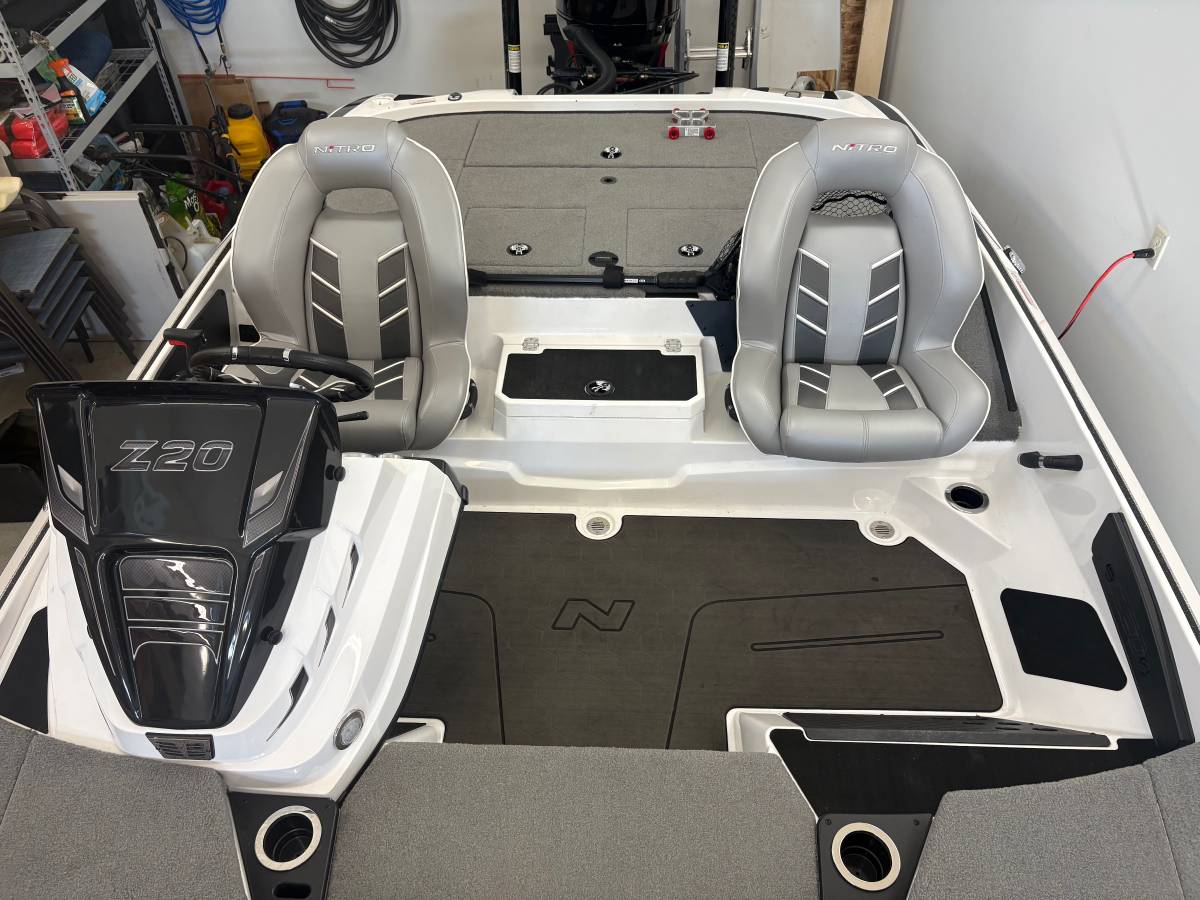 2022 Nitro, Import USA — Foto 12 z 12