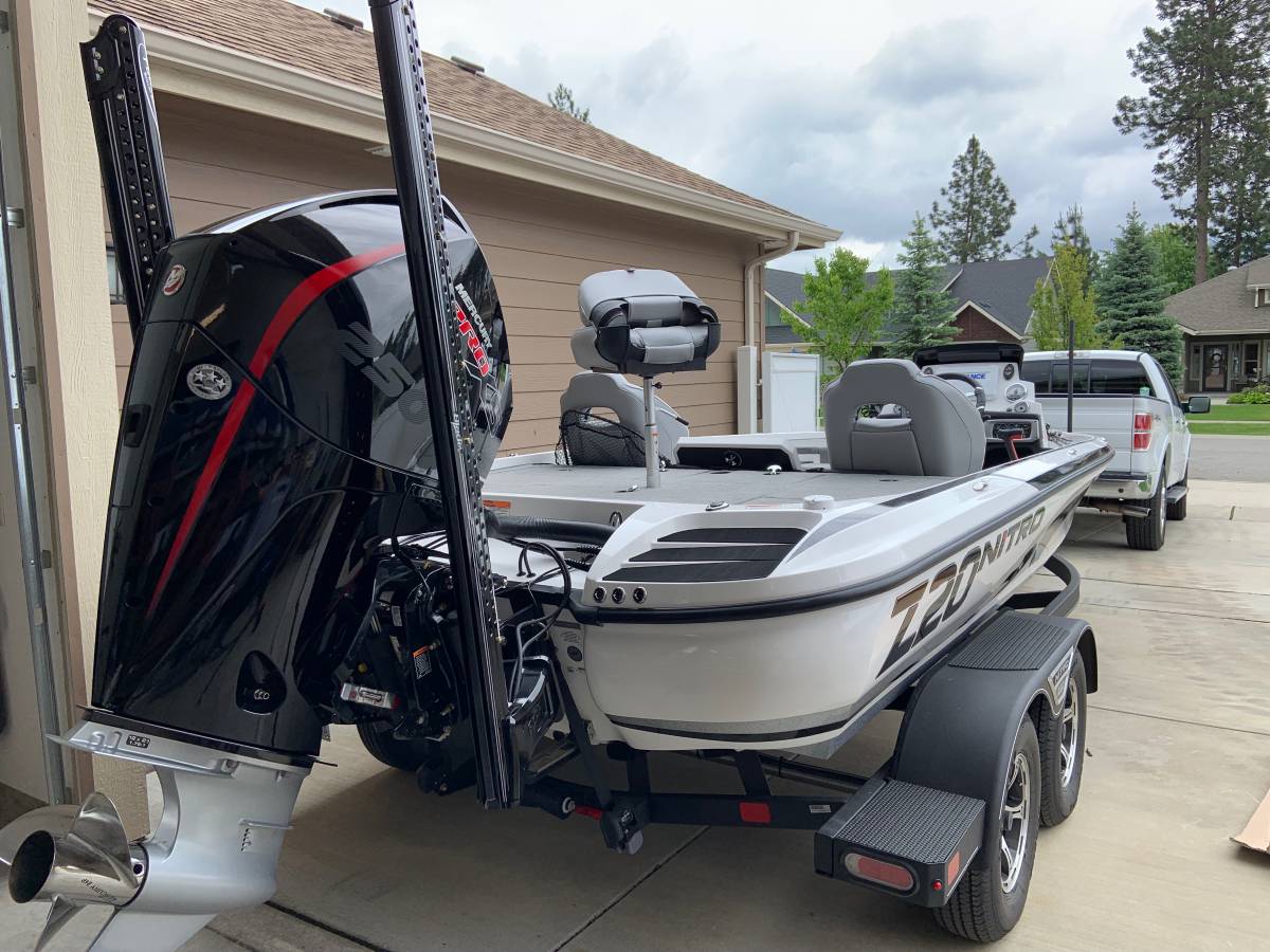 2022 Nitro, Import USA — Foto 2 z 12