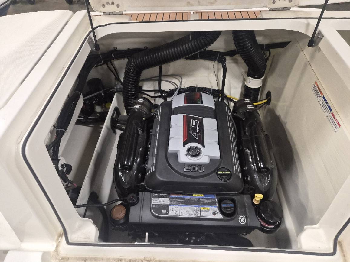 2020 Bayliner, Import USA — Foto 2 z 7