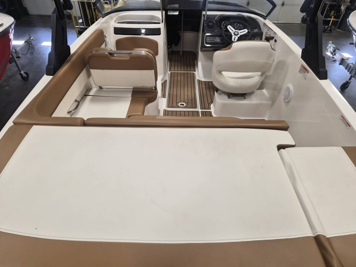 2020 Bayliner, Import USA — Foto 3 z 7