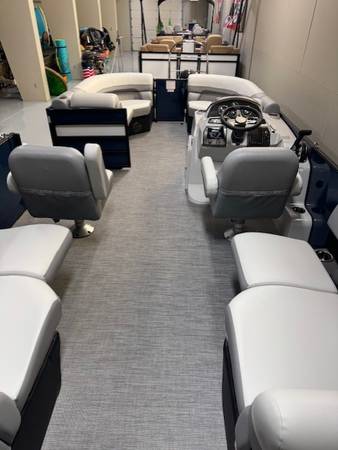 Lowe, Import USA — Foto 6 z 12