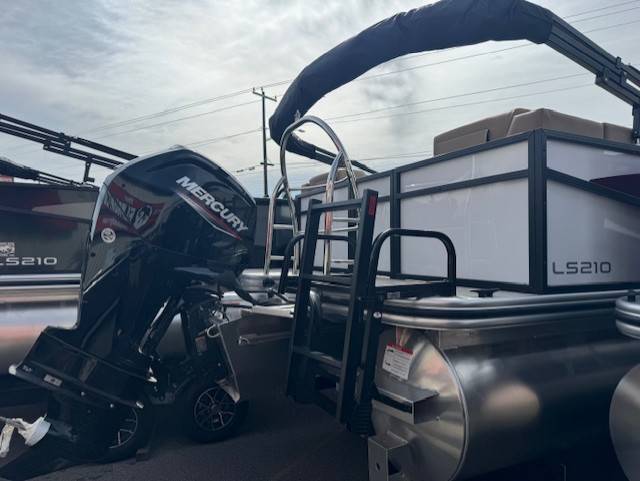 2026 Lowe, Import USA — Foto 4 z 12