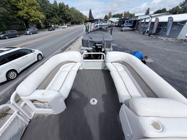2005 Crestliner, Import USA — Foto 4 z 11