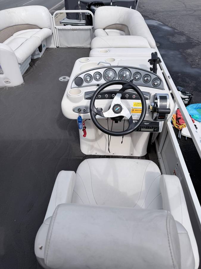 2005 Crestliner, Import USA — Foto 7 z 11