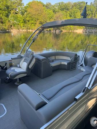 2024 Bennington, Import USA — Foto 3 z 8