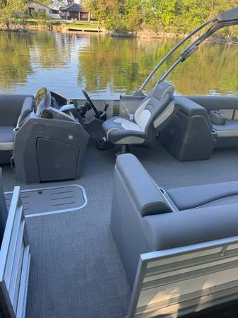 2024 Bennington, Import USA — Foto 4 z 8
