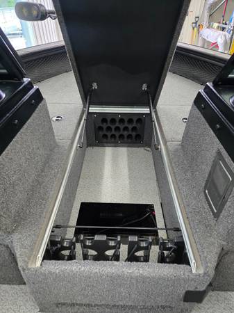 2022, Import USA — Foto 8 z 12