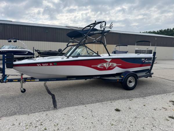 Nautique, Import USA — Foto 1 z 11 Nautique, Import USA — Foto 1 z 11