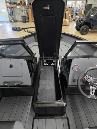 2027, Import USA — Foto 8 z 12