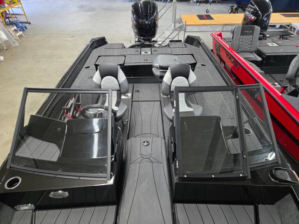 2027, Import USA — Foto 9 z 12