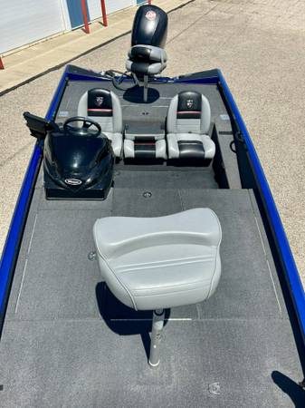 2017 Tracker, Import USA — Foto 3 z 12