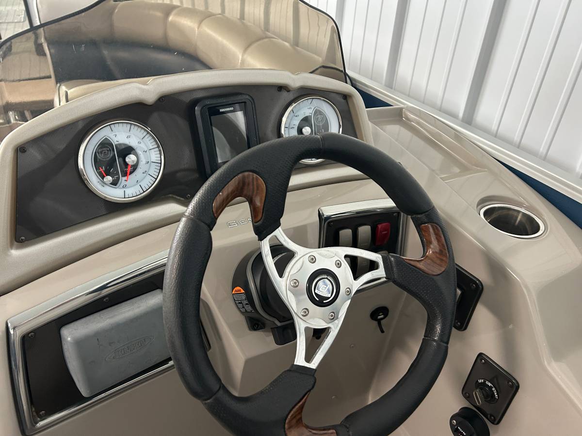 PREMIER 221 GEMINI PONTOON, Import USA — Foto 7 z 9