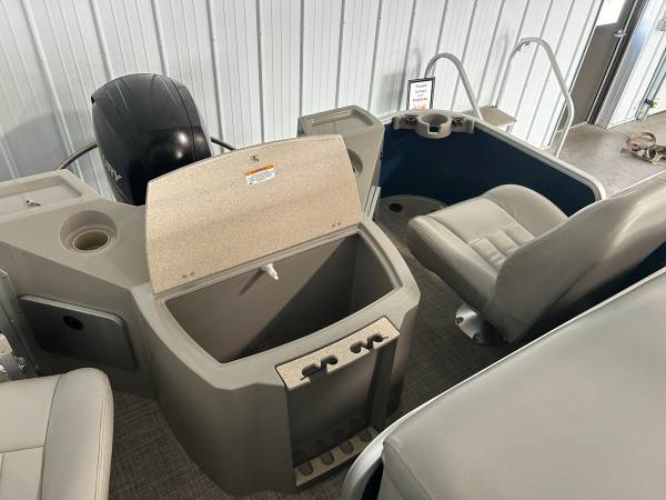 PREMIER 221 GEMINI PONTOON, Import USA — Foto 8 z 9