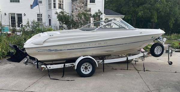1998 Bayliner, Import USA — Foto 1
