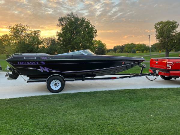 Checkmate Persuader 219, Import USA — Foto 1 | AMECAR Checkmate Persuader 219, Import USA — Foto 1