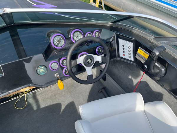 Checkmate Persuader 219, Import USA — Foto 7 z 12