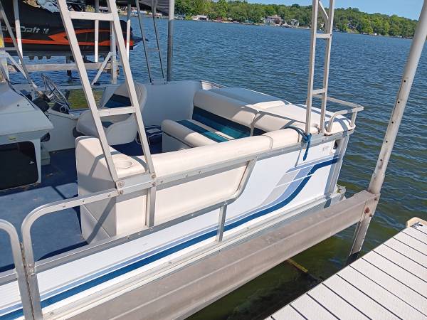 Pontoon boat, Import USA — Foto 2 z 9