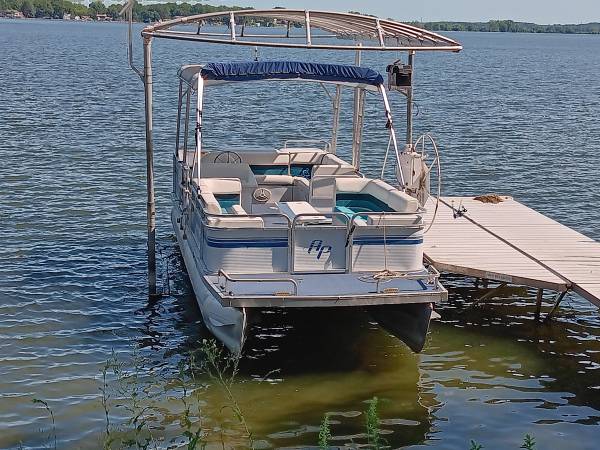 Pontoon boat, Import USA — Foto 7 z 9