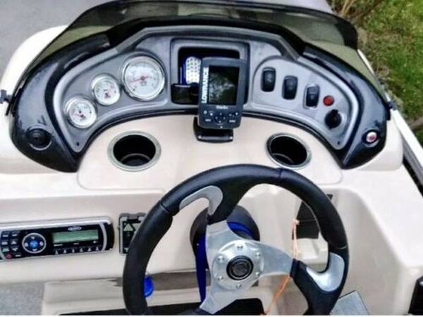 2015 Tracker, Import USA — Foto 5 z 7