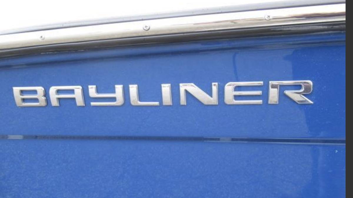 2021 Bayliner, Import USA — Foto 2 z 12