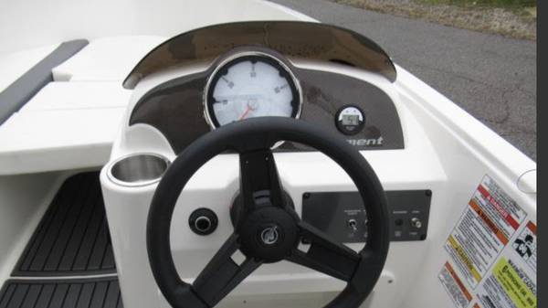 2021 Bayliner, Import USA — Foto 8 z 12