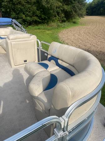 2015 Lowe, Import USA — Foto 5 z 11