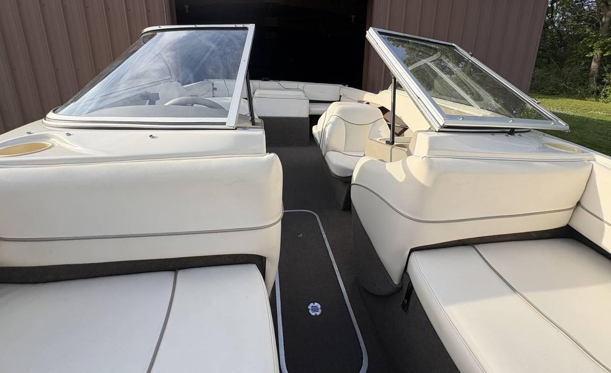 1999 Bayliner, Import USA — Foto 2 z 12