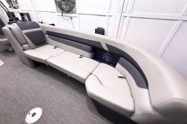 2025, Import USA — Foto 4 z 12