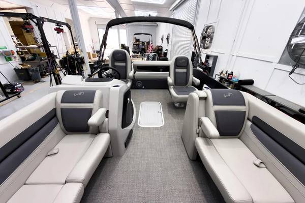 2025, Import USA — Foto 5 z 12
