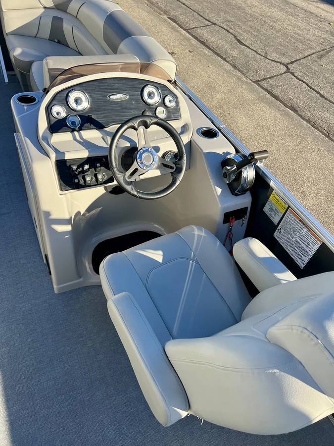 2021 Tracker, Import USA — Foto 10 z 12