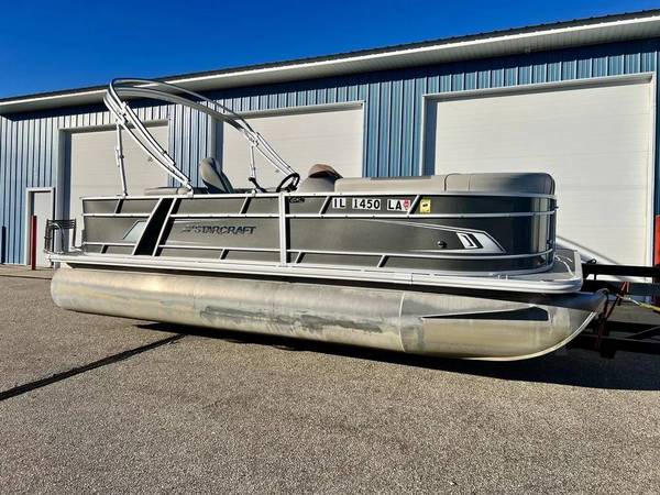 2021 Tracker, Import USA — Foto 3 z 12