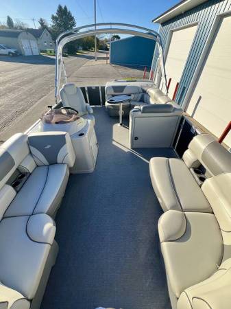 2021 Tracker, Import USA — Foto 9 z 12