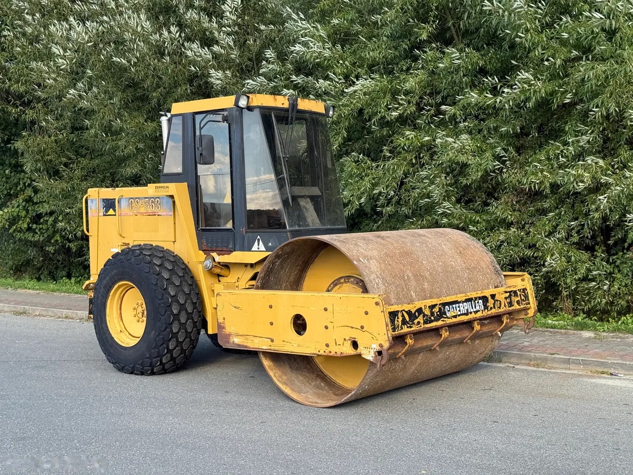 1998 Caterpillar, 2.600 mth, Import Auf Lager in der EU — Foto 1